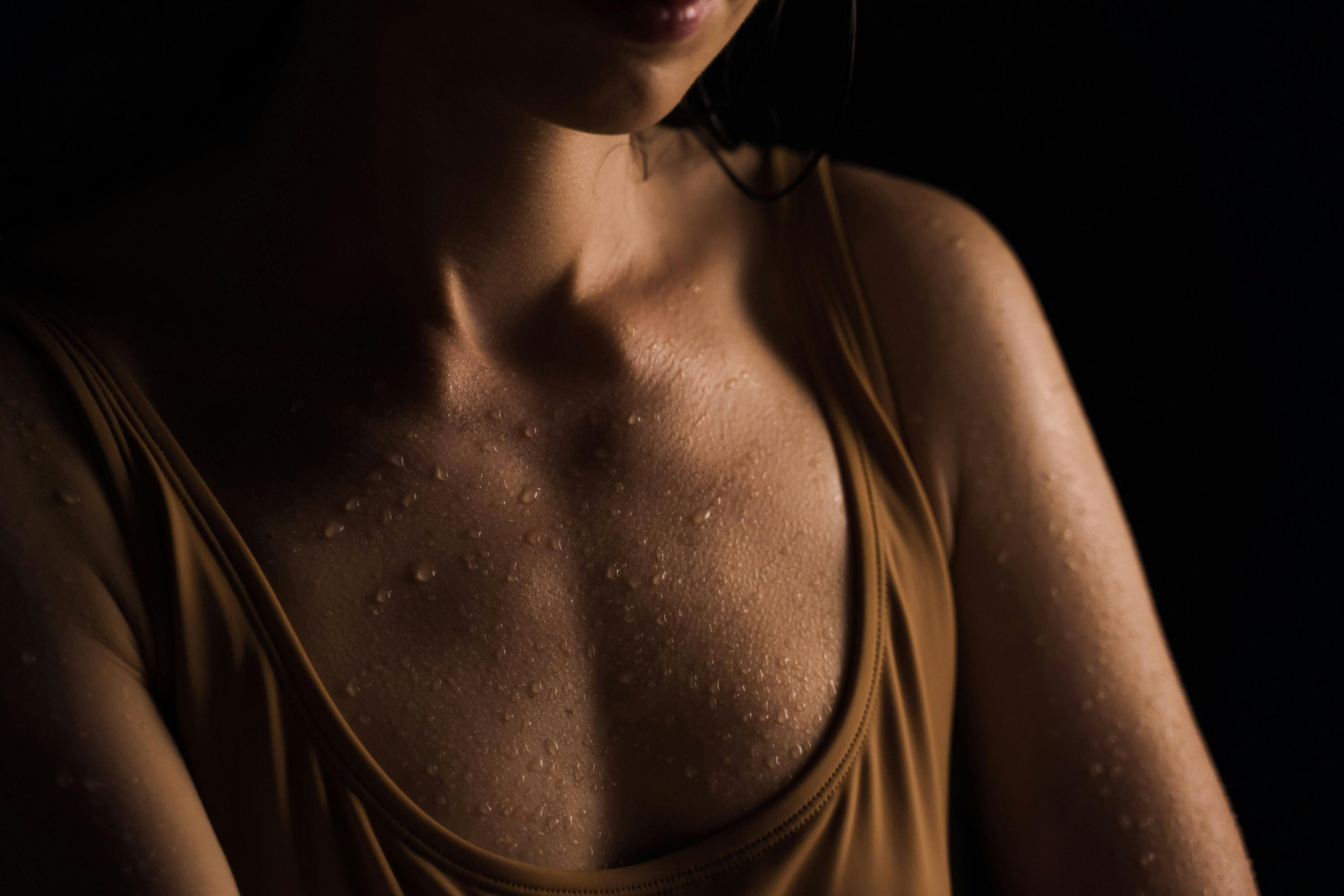 Underboob Sweat 101: Causes, Fixes, and Products That Help